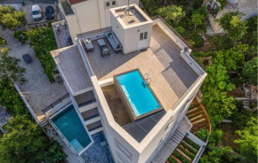 Gorgeous Apartment In Okrug Gornji With Lake View